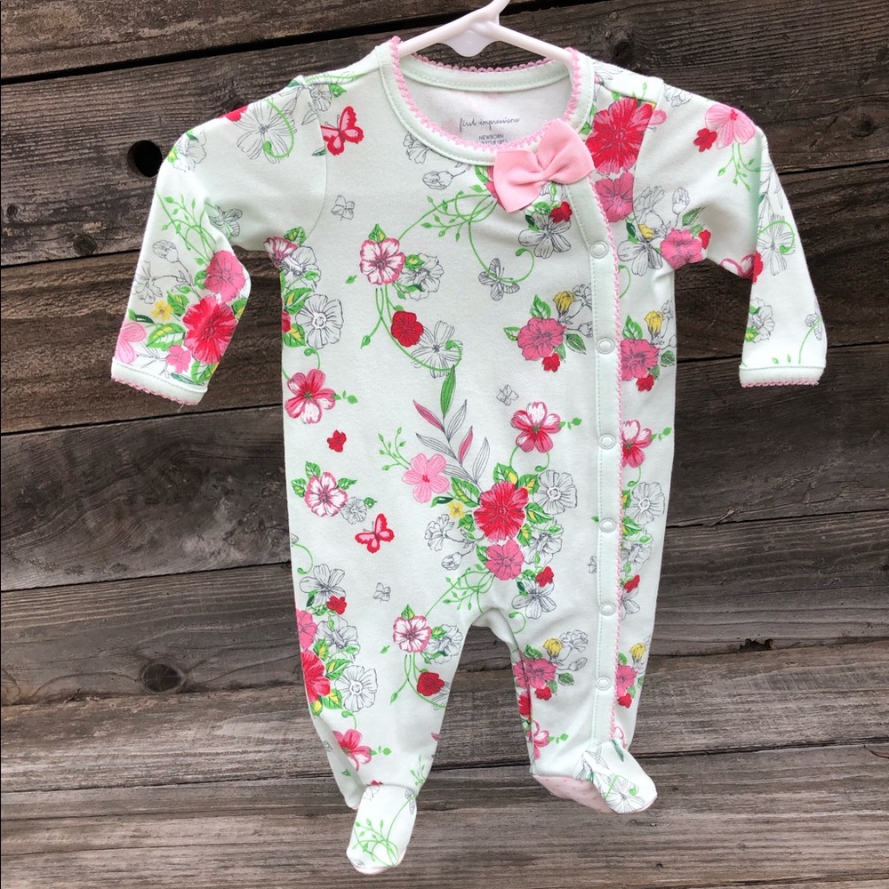FIRST IMPRESSIONS newborn onsie with footies